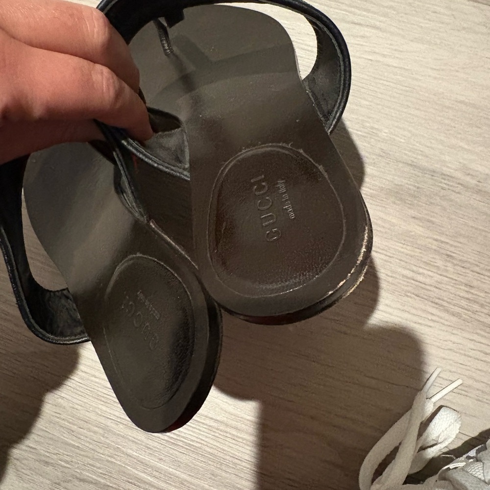 Gucci Black and Green Sandals - Picture 2 of 4